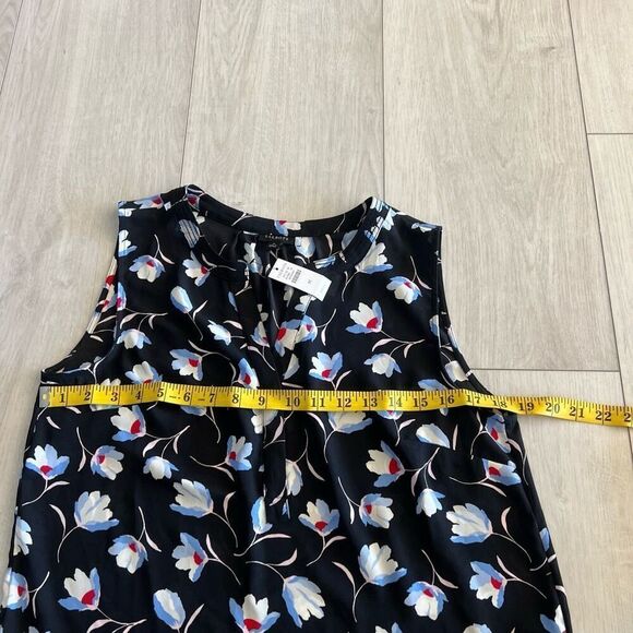 Talbots Shell Sleeveless Black Light Blue Flowers Split Neck Rounded hem size M - Picture 3 of 6